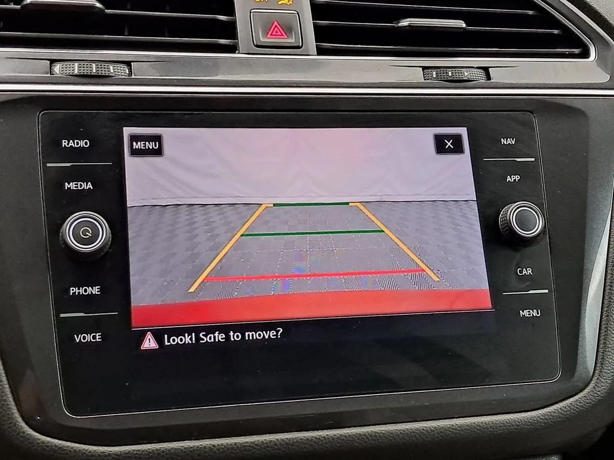 Used 2018 Volkswagen Tiguan SEL w/ 3rd Row Seat Package AWD/4WD image 12