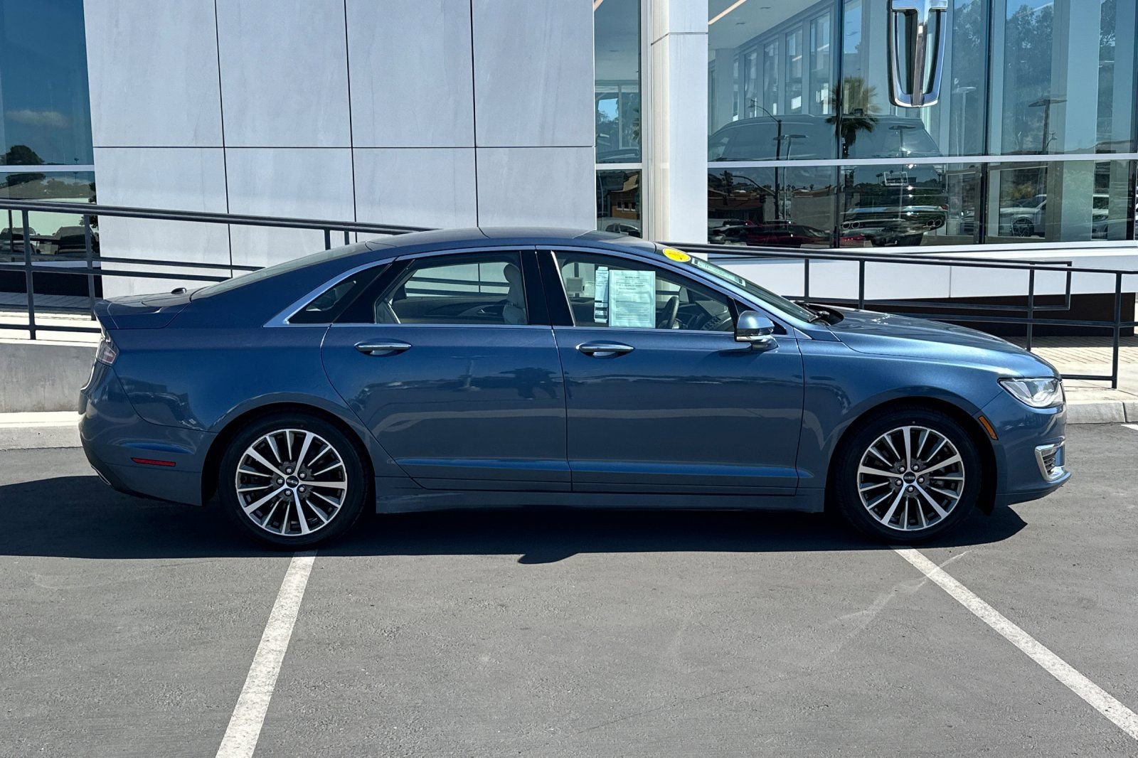 Used 2019 Lincoln MKZ Reserve FWD image 2