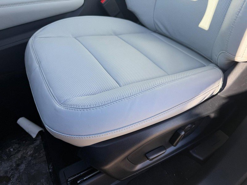 New 2026 Ford Explorer Platinum image 30