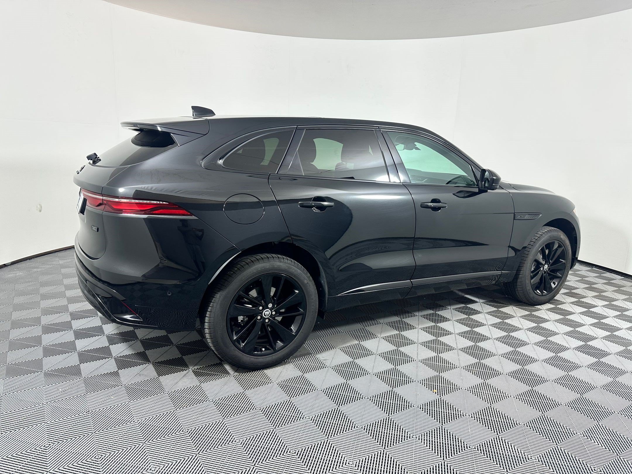 Used 2026 Jaguar F-PACE R-Dynamic S AWD/4WD image 19