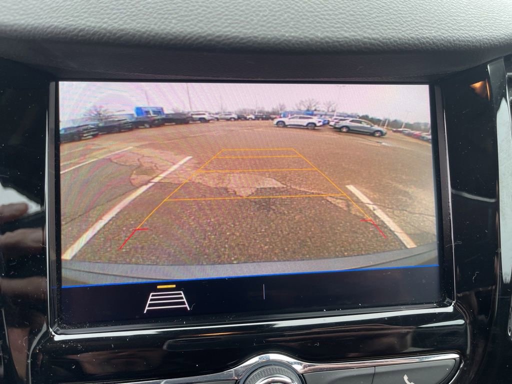 Used 2020 Chevrolet Trax LT w/ LT Convenience Package image 16