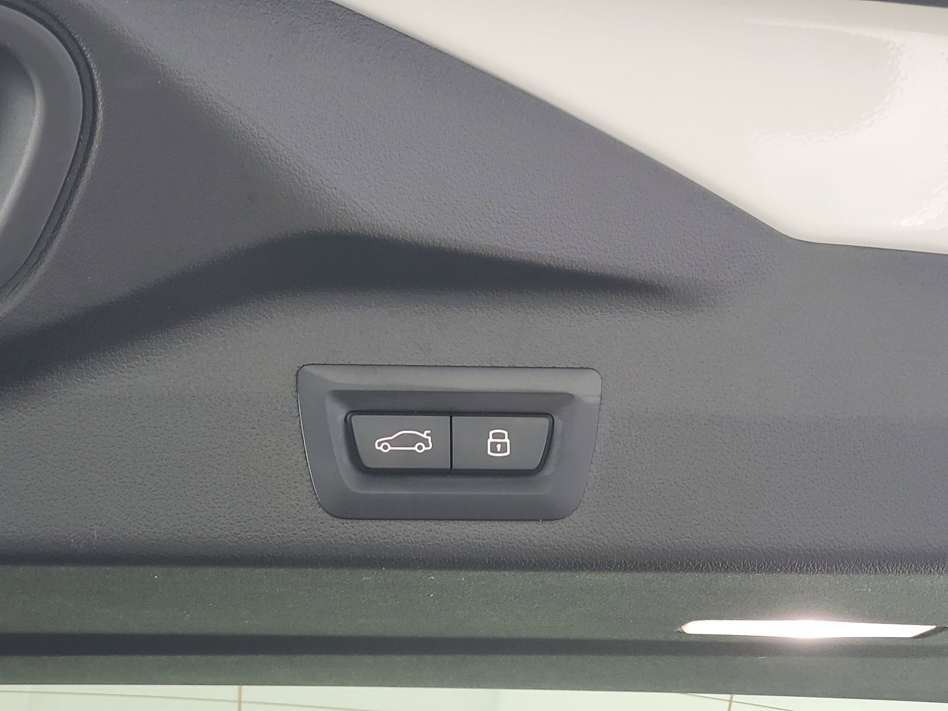 Used 2025 BMW X5 xDrive40i w/ Parking Assistance Package image 24