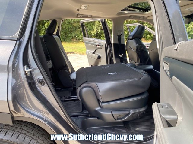 Used 2022 Toyota Highlander XLE AWD/4WD image 41