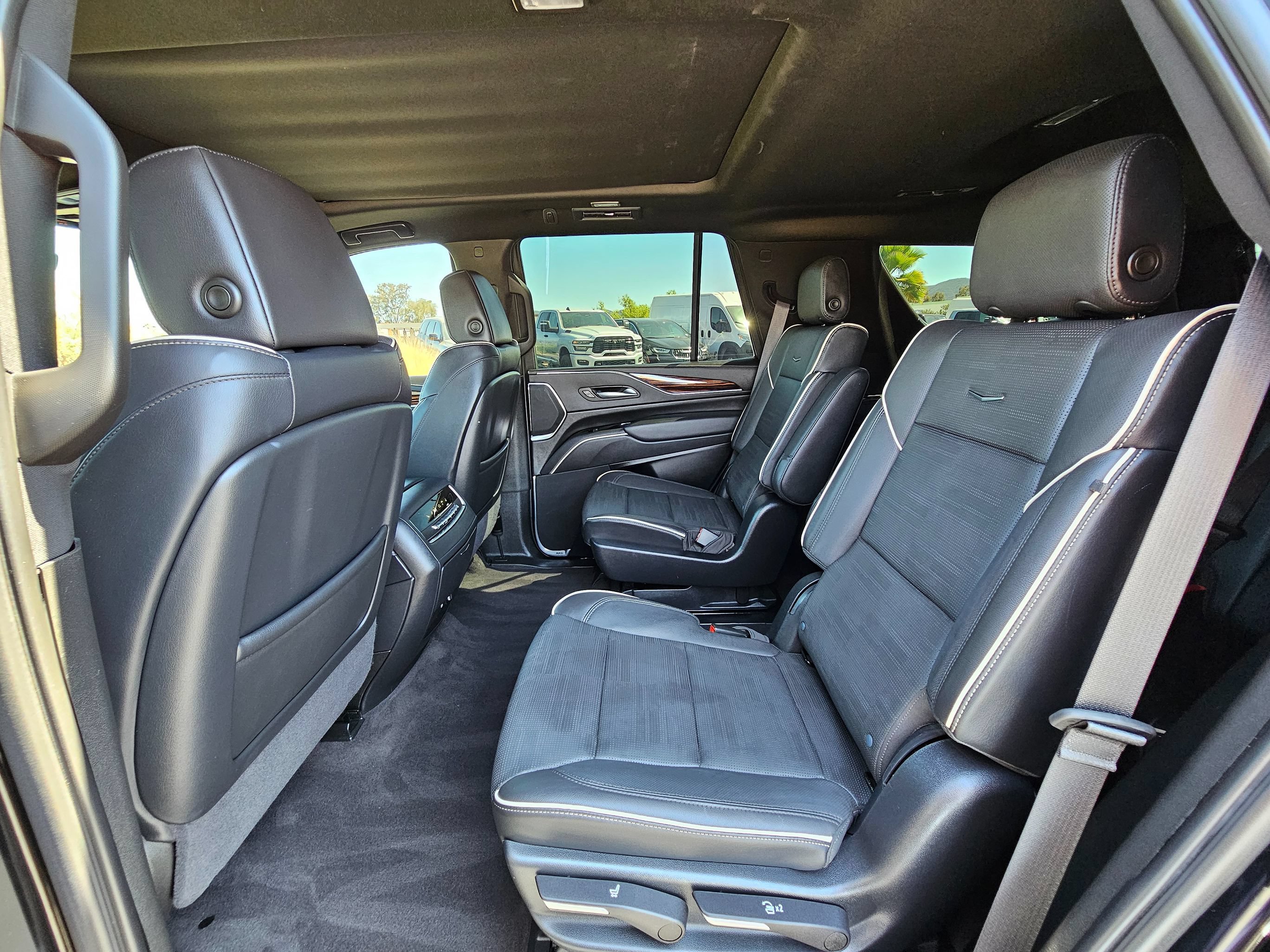 Used 2023 Cadillac Escalade Premium Luxury RWD image 26