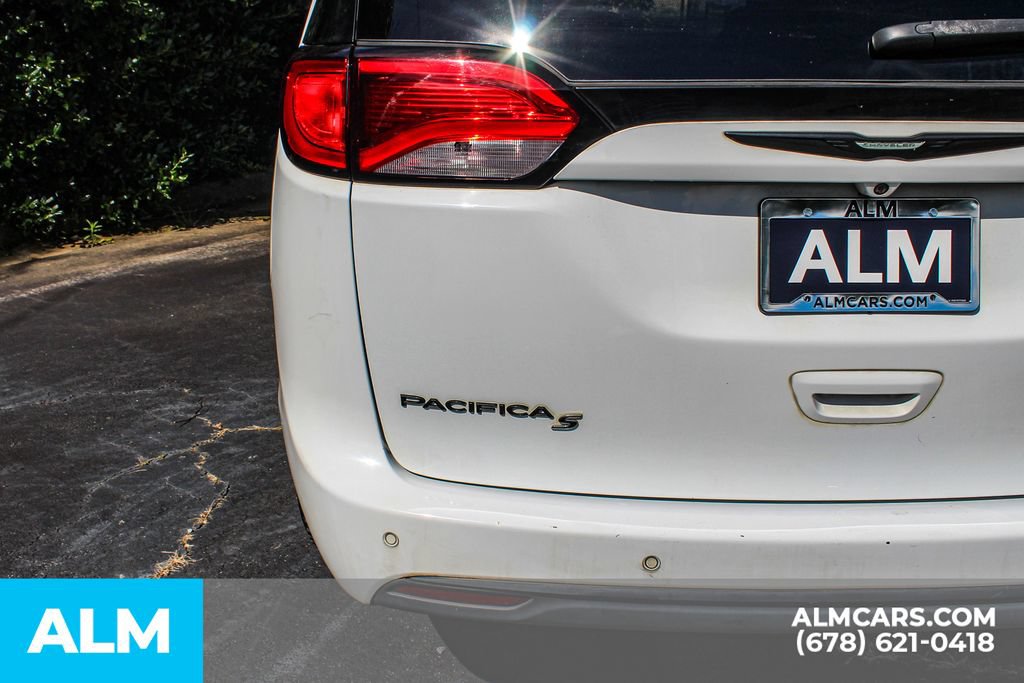 Used 2019 Chrysler Pacifica Touring Plus w/ S Appearance Package FWD image 12