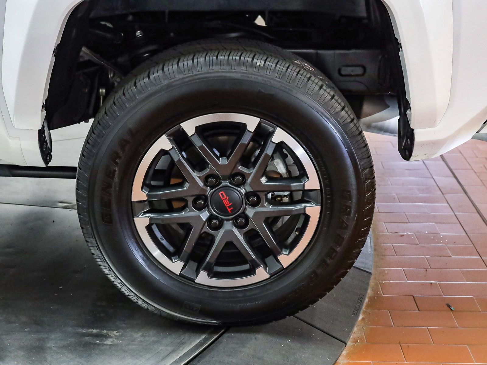 Used 2024 Toyota Tacoma TRD Sport image 11