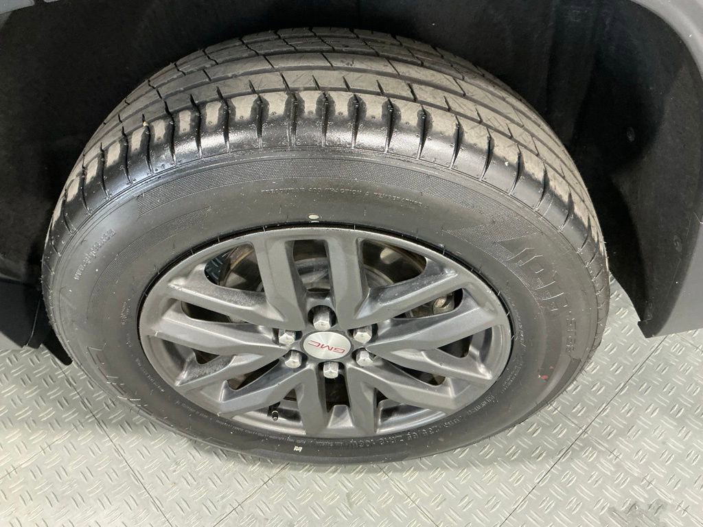 Used 2019 GMC Acadia SLT w/ LPO, Floor Liner Package FWD image 46