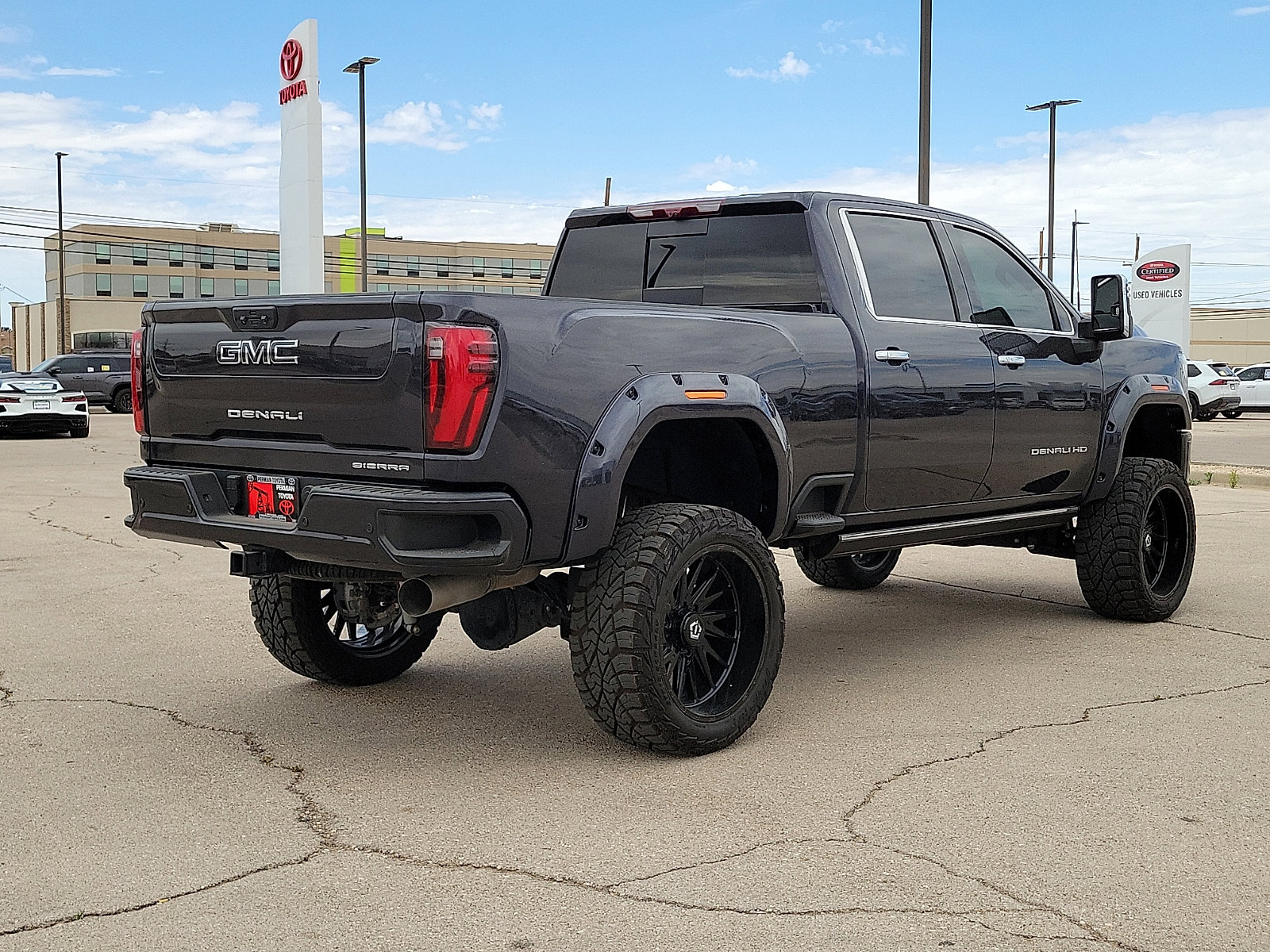 Used 2024 GMC Sierra 2500 Denali Ultimate image 4