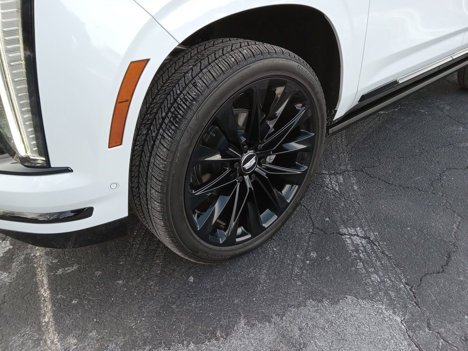 Used 2026 Cadillac Escalade Platinum Sport w/ LPO, ONYX Package image 6