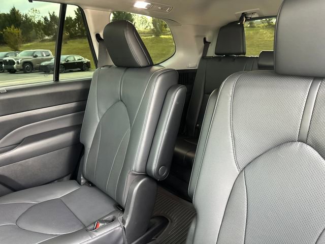 Used 2024 Toyota Grand Highlander AWD image 21