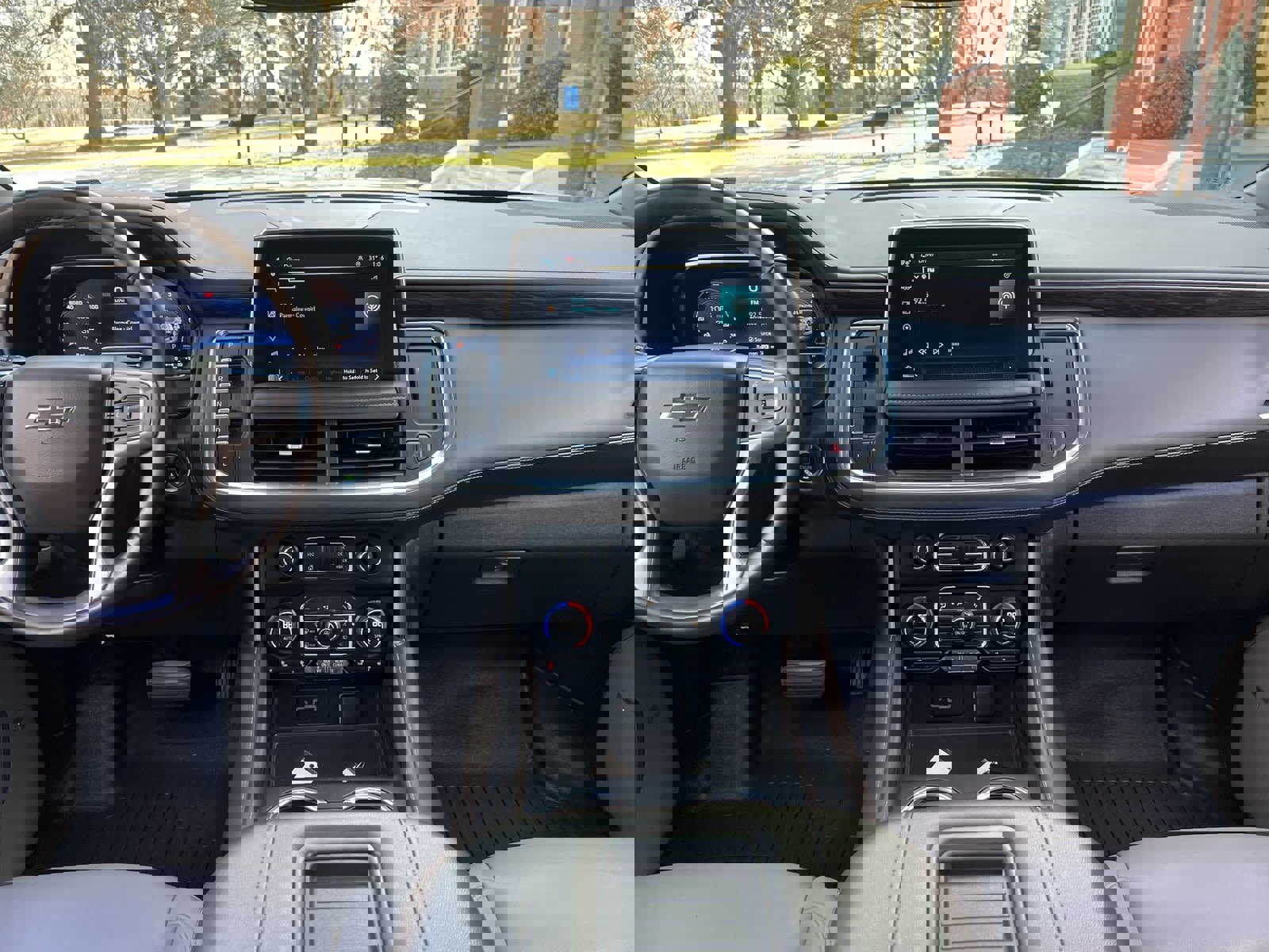 Used 2023 Chevrolet Suburban Z71 w/ Luxury Package image 14