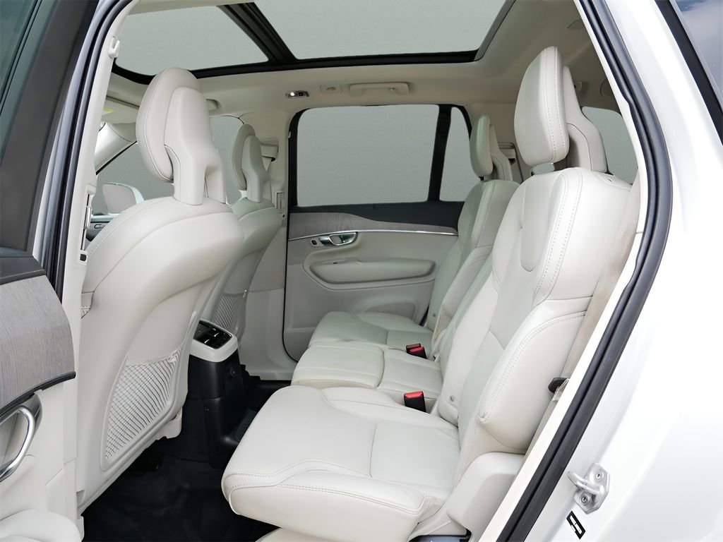 Used 2022 Volvo XC90 T8 Inscription image 11