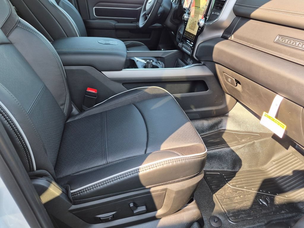 New 2026 RAM 5500 4x4 Crew Cab w/ Laramie Trim Package image 27