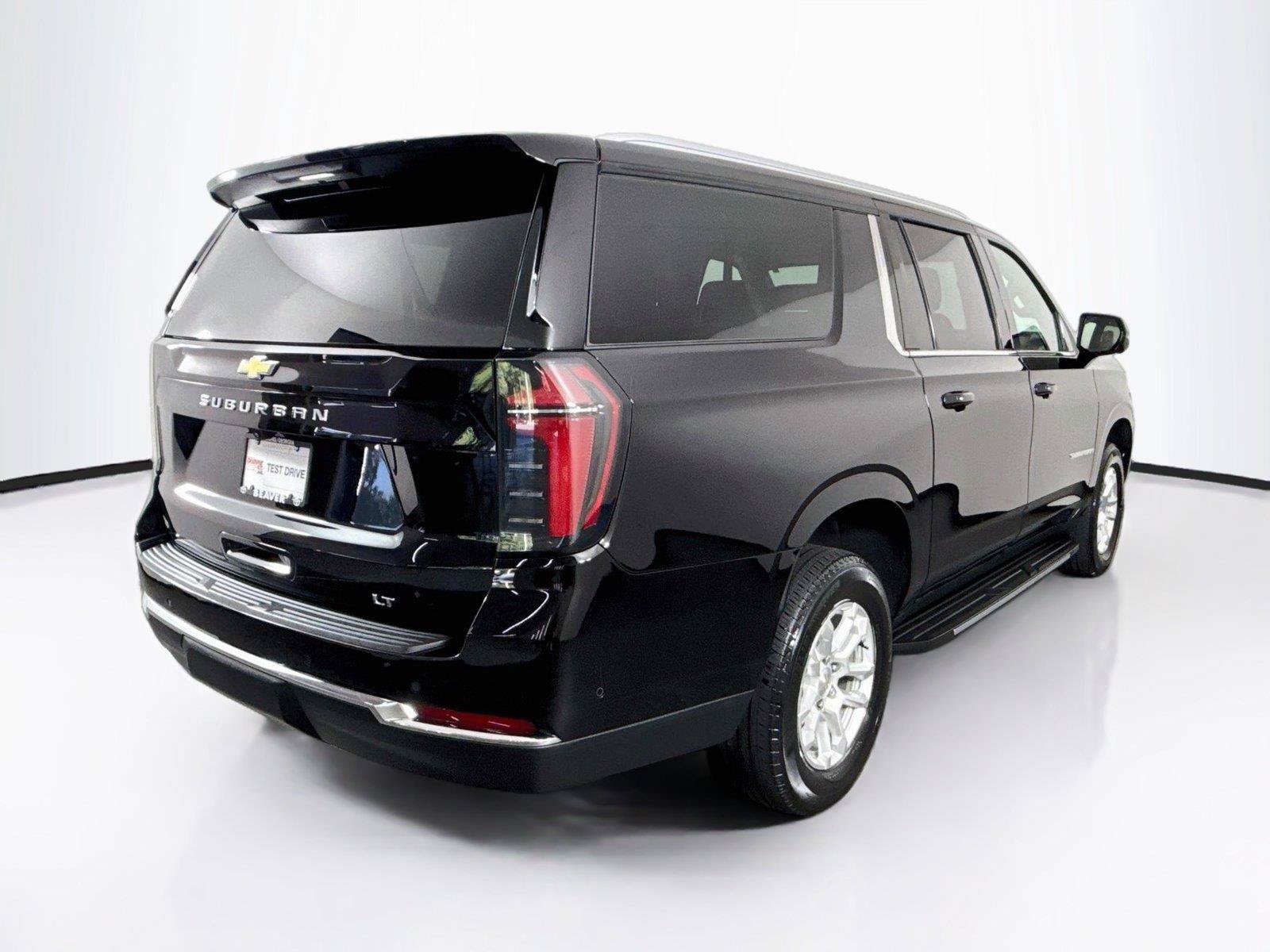 Used 2025 Chevrolet Suburban LT AWD/4WD image 2