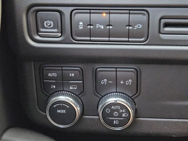 Used 2021 GMC Yukon SLE image 22