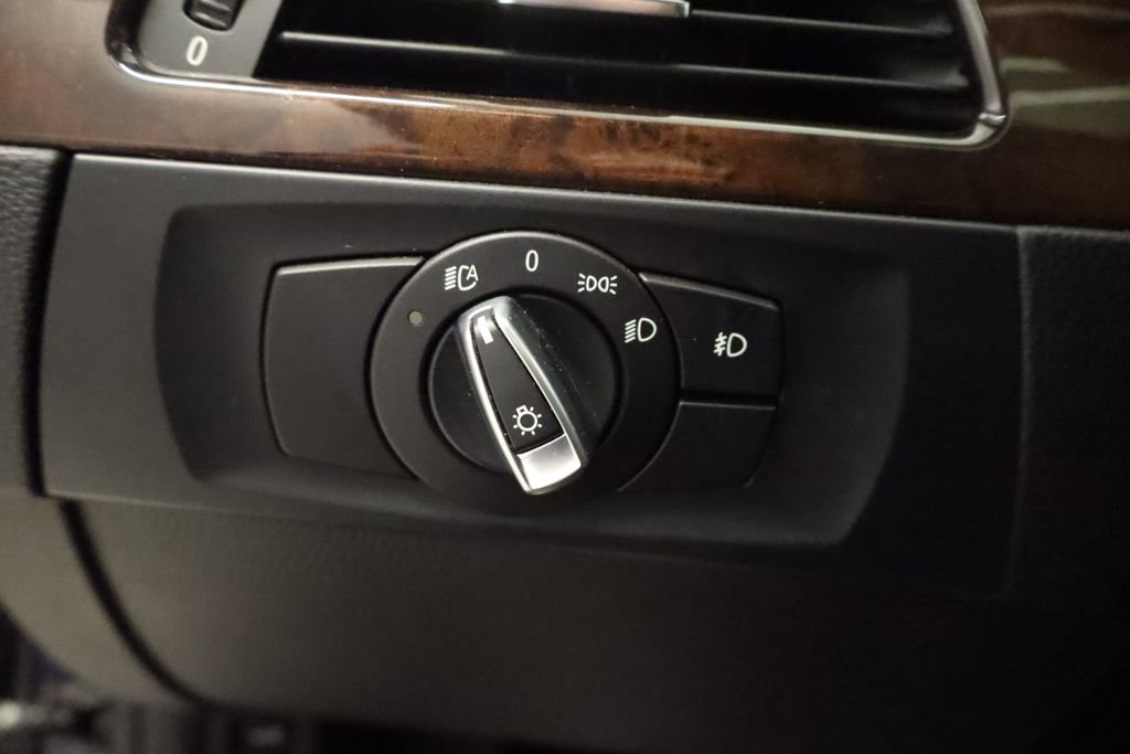 Used 2011 BMW 328i xDrive Sedan image 27