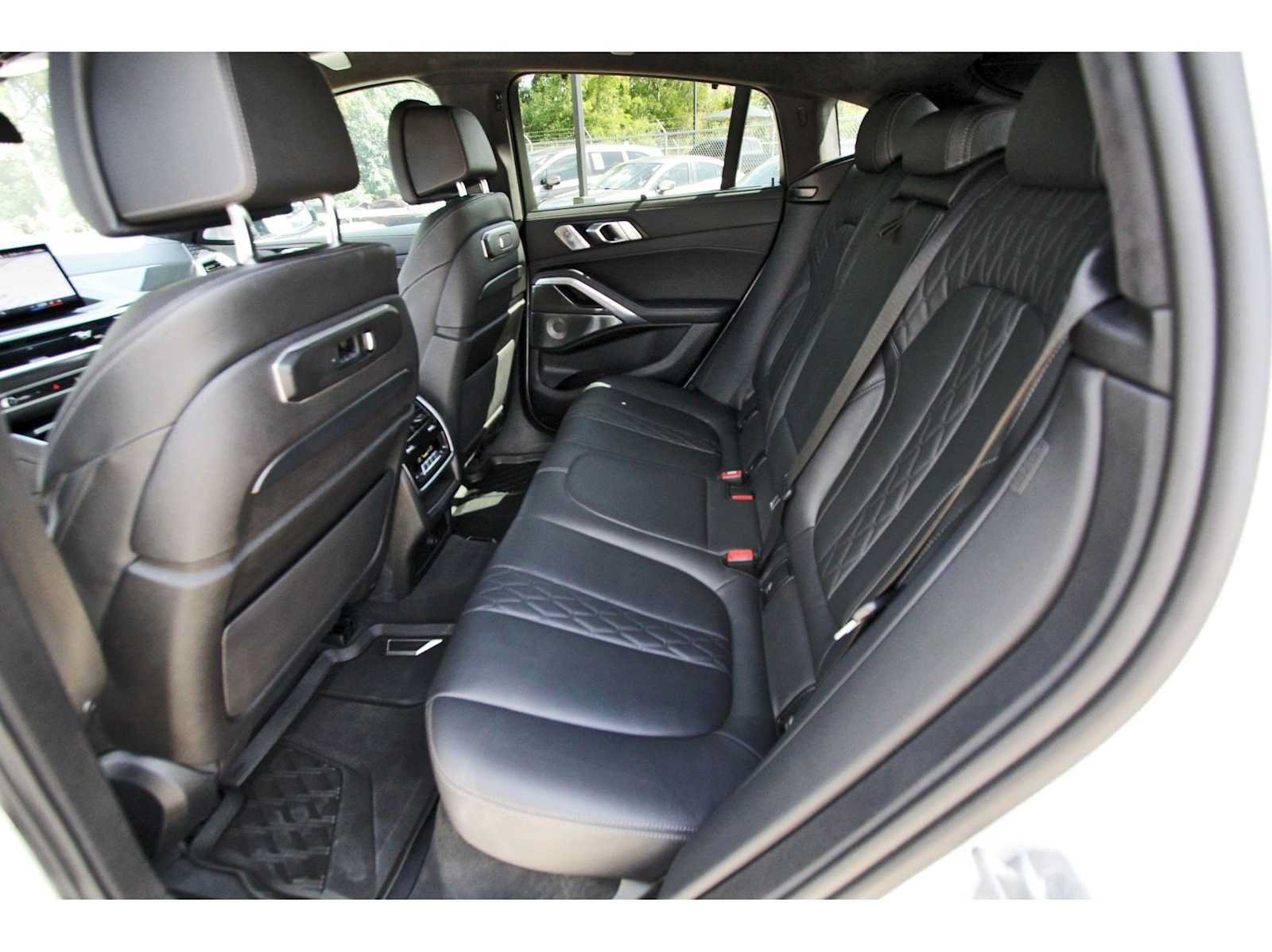 Used 2024 BMW X6 M60i AWD/4WD image 11