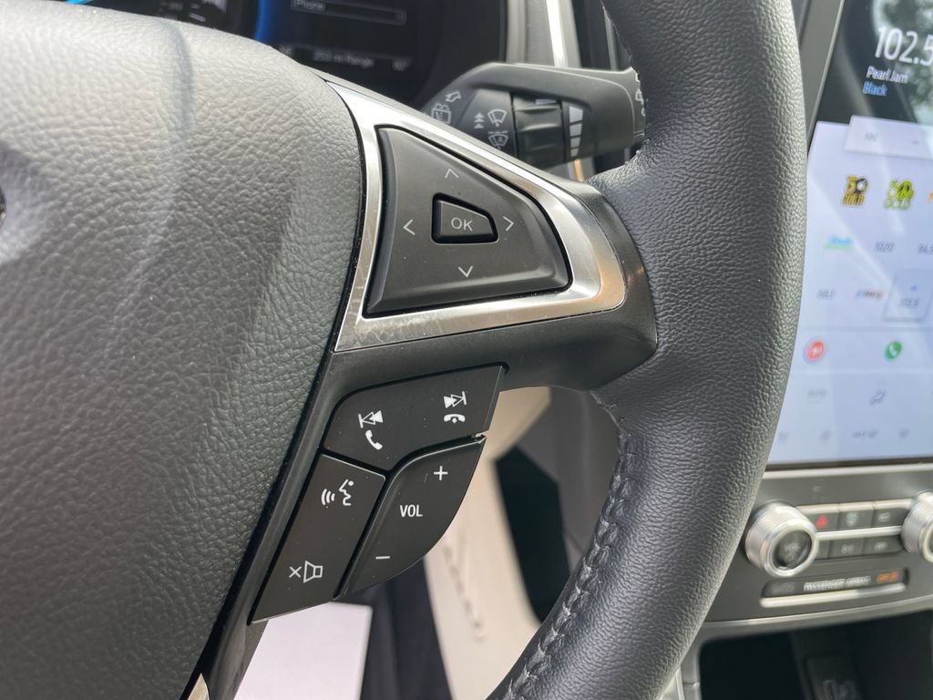 Certified 2024 Ford Edge Titanium AWD/4WD image 24