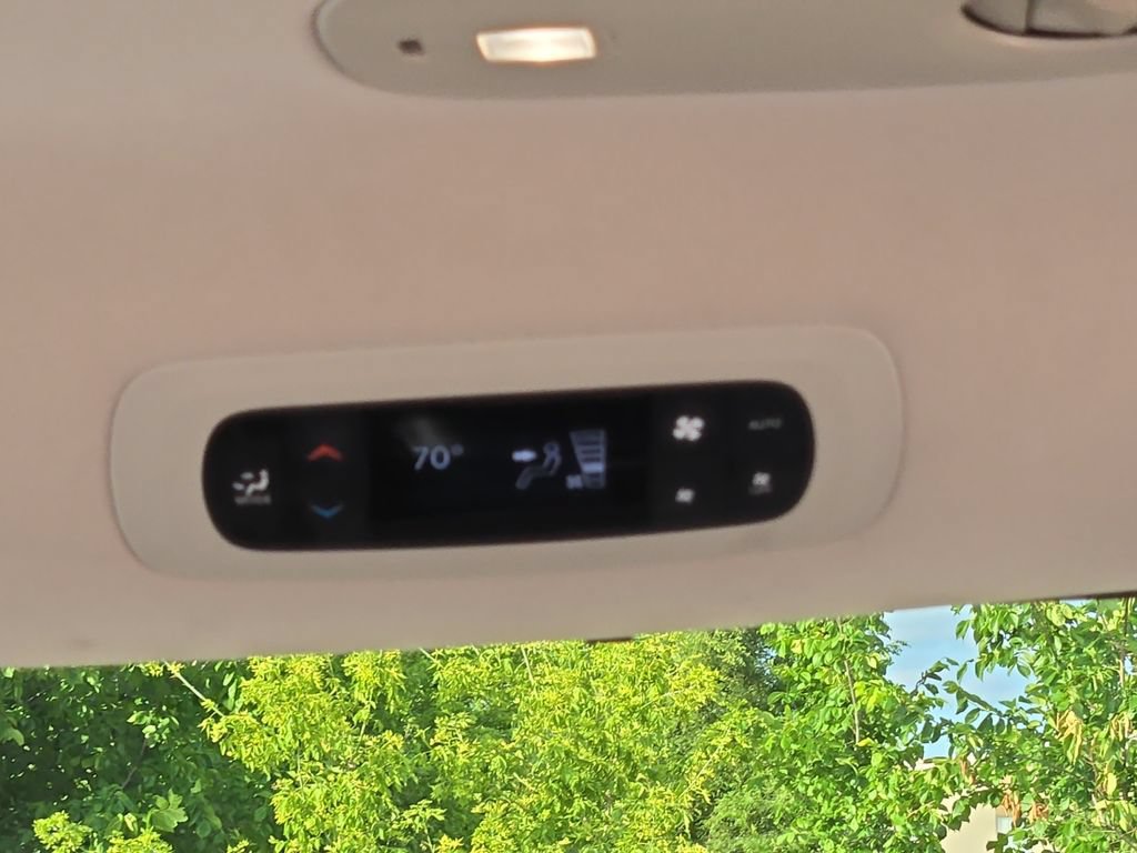 Used 2023 Chrysler Pacifica Touring-L FWD image 35