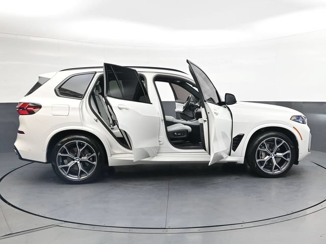 Used 2025 BMW X5 xDrive40i w/ M Sport Package AWD/4WD image 36