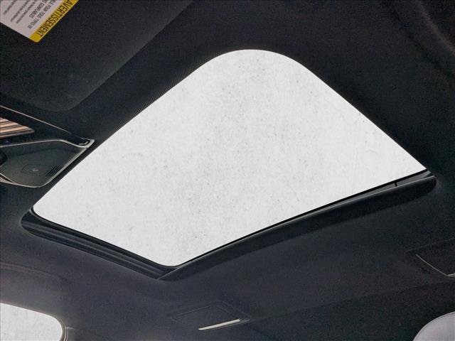 Used 2018 BMW 750i image 16