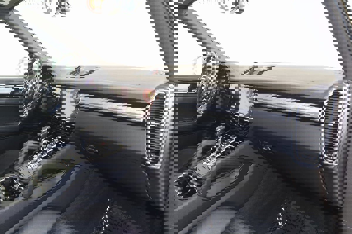 Used 2023 Porsche Cayenne Coupe image 86