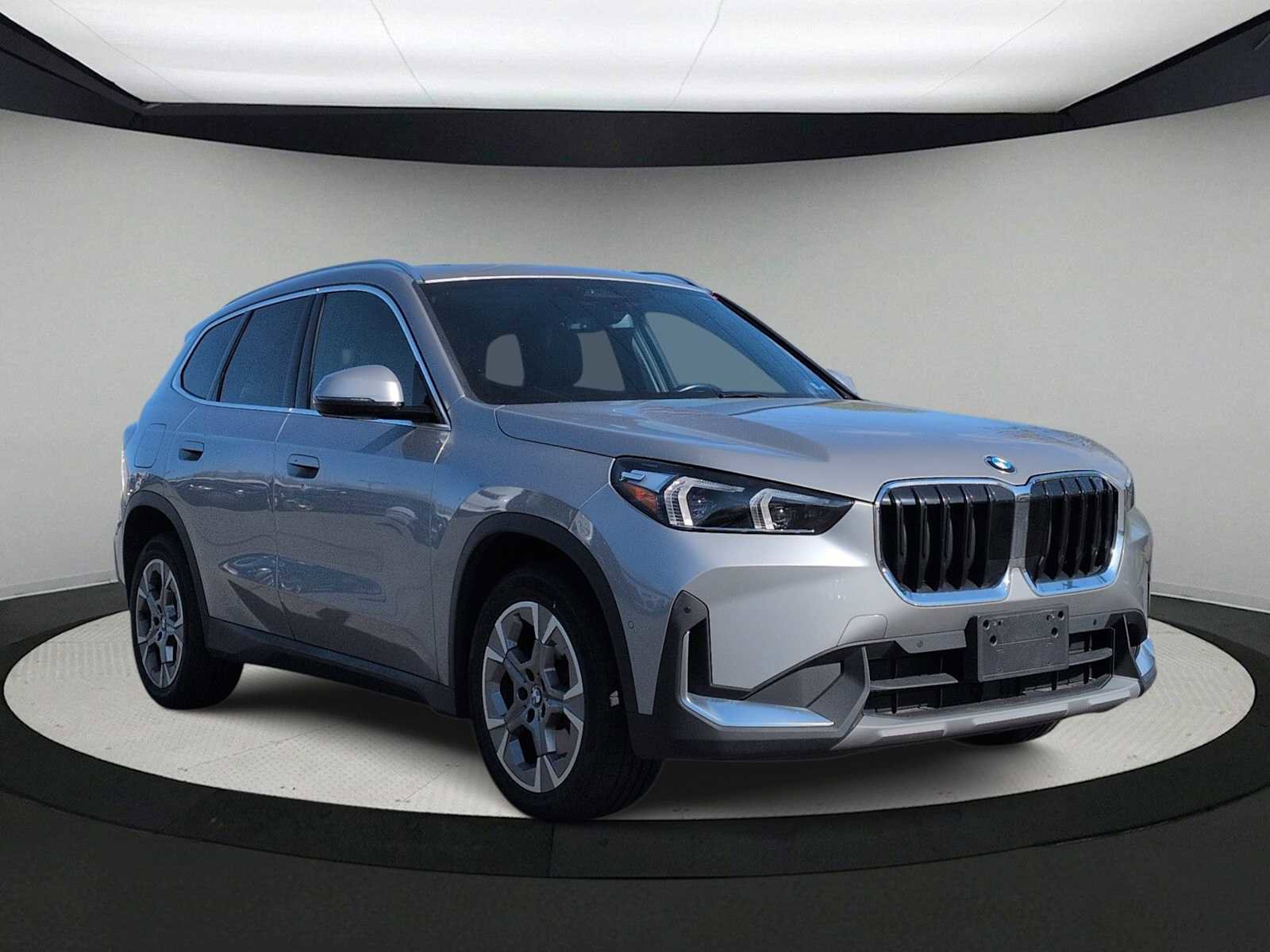 Used 2023 BMW X1 xDrive28i w/ Convenience Package AWD/4WD image 2