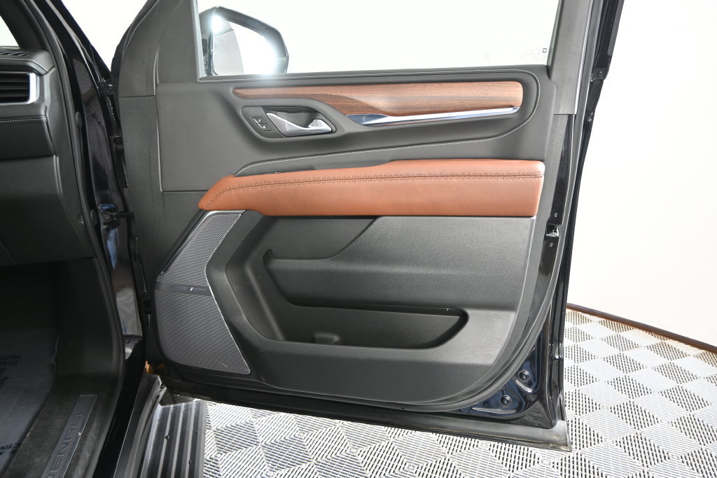Used 2024 GMC Yukon Denali Ultimate AWD/4WD image 12