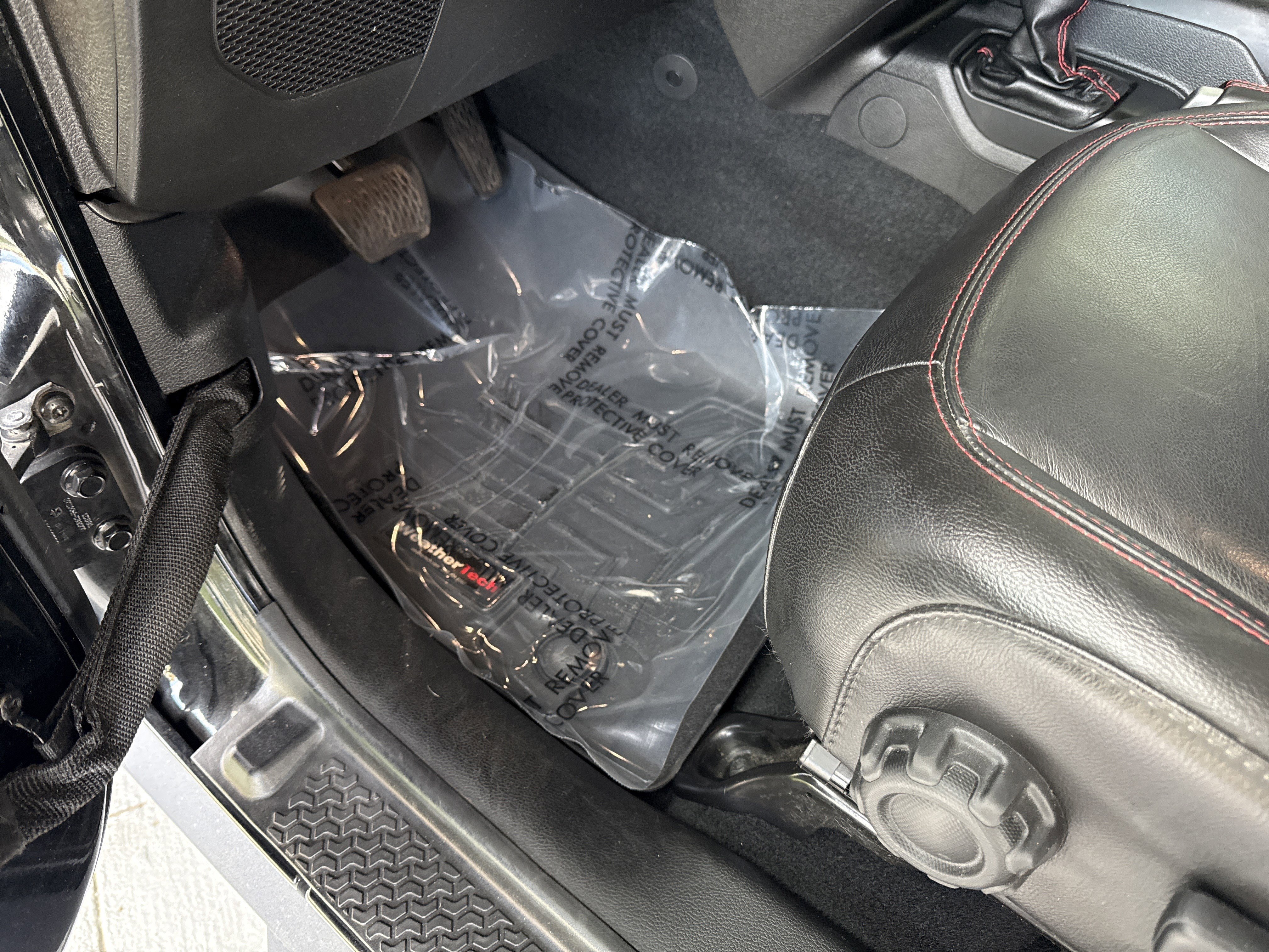 Used 2022 Jeep Wrangler Unlimited Rubicon w/ LED Lighting Group image 18