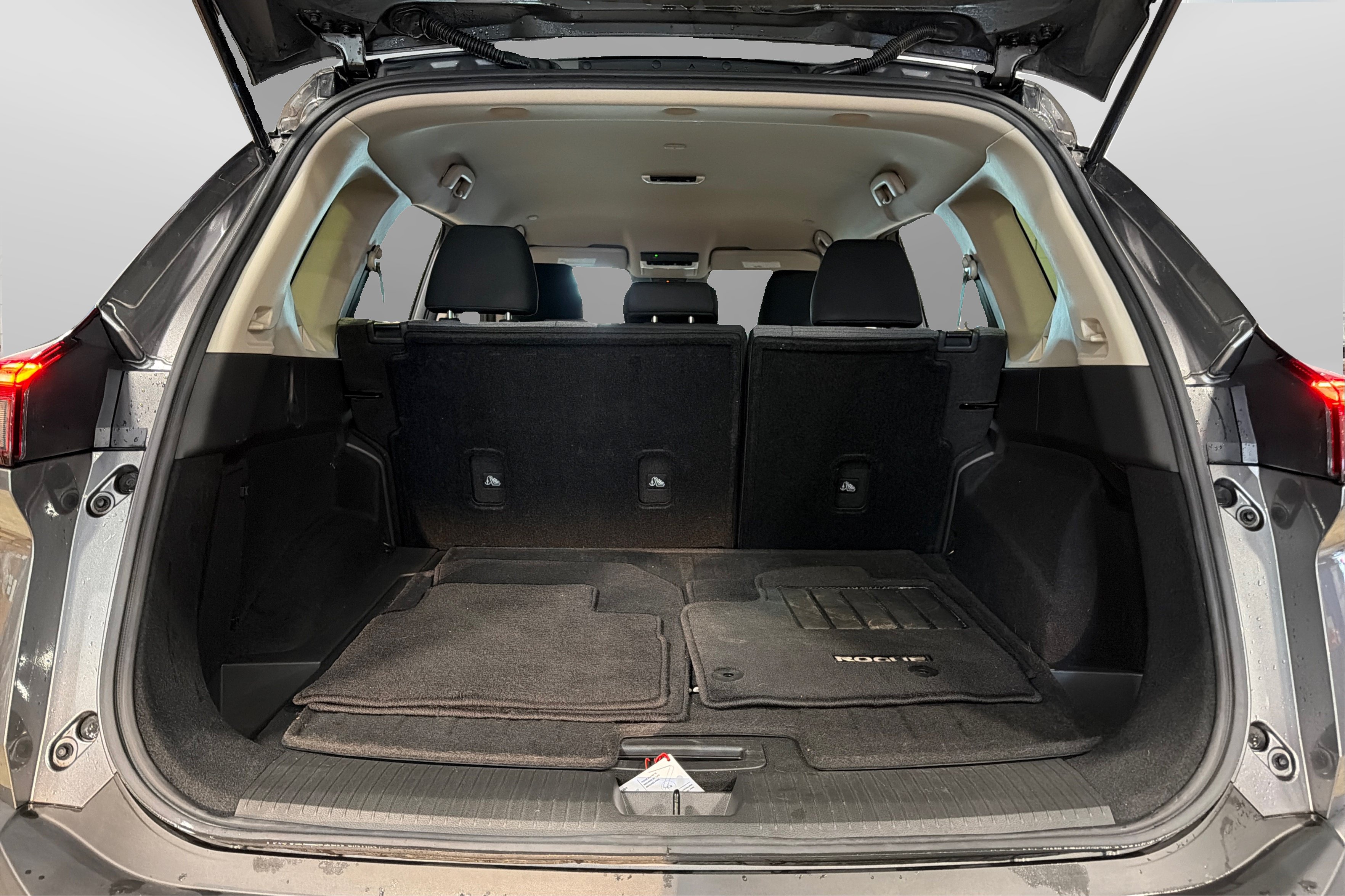 Used 2023 Nissan Rogue SV AWD/4WD image 39