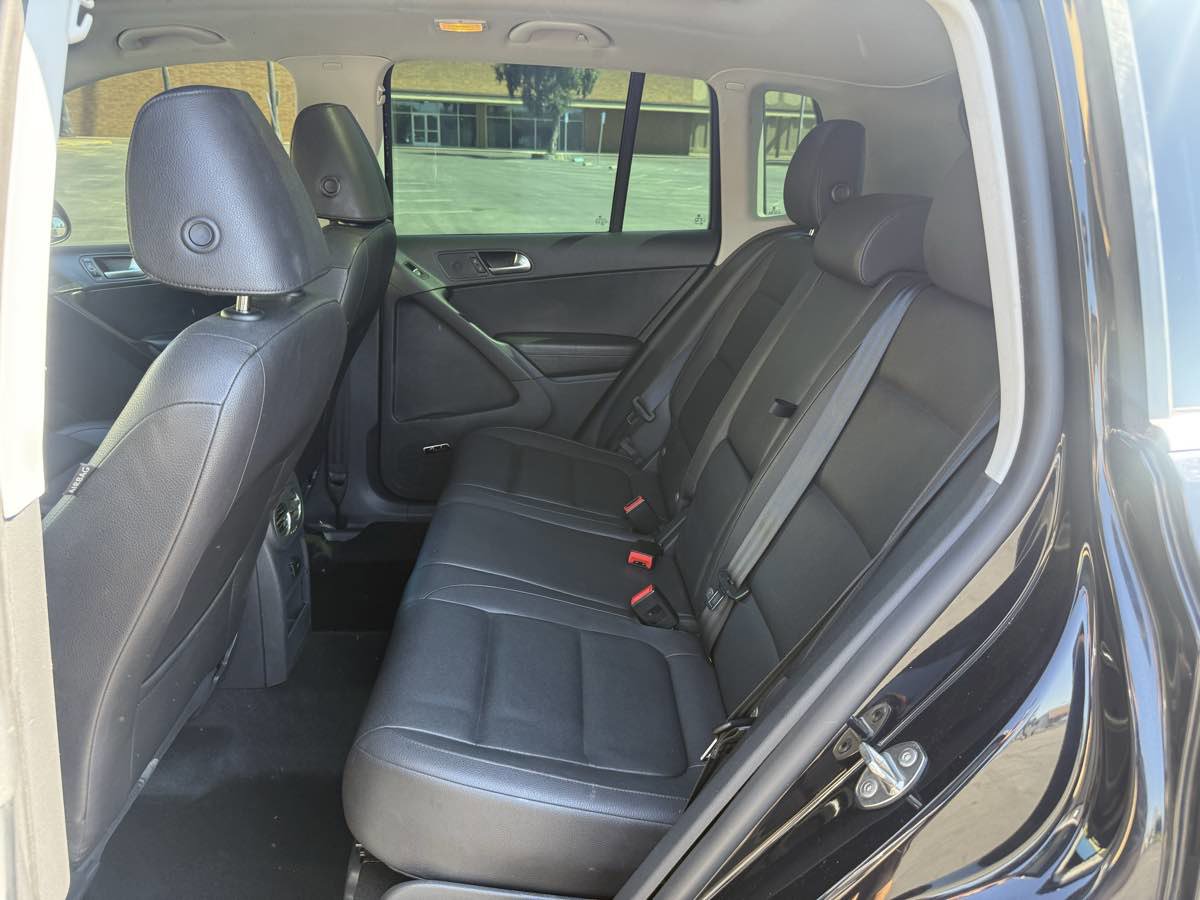 Used 2015 Volkswagen Tiguan SEL AWD/4WD image 21