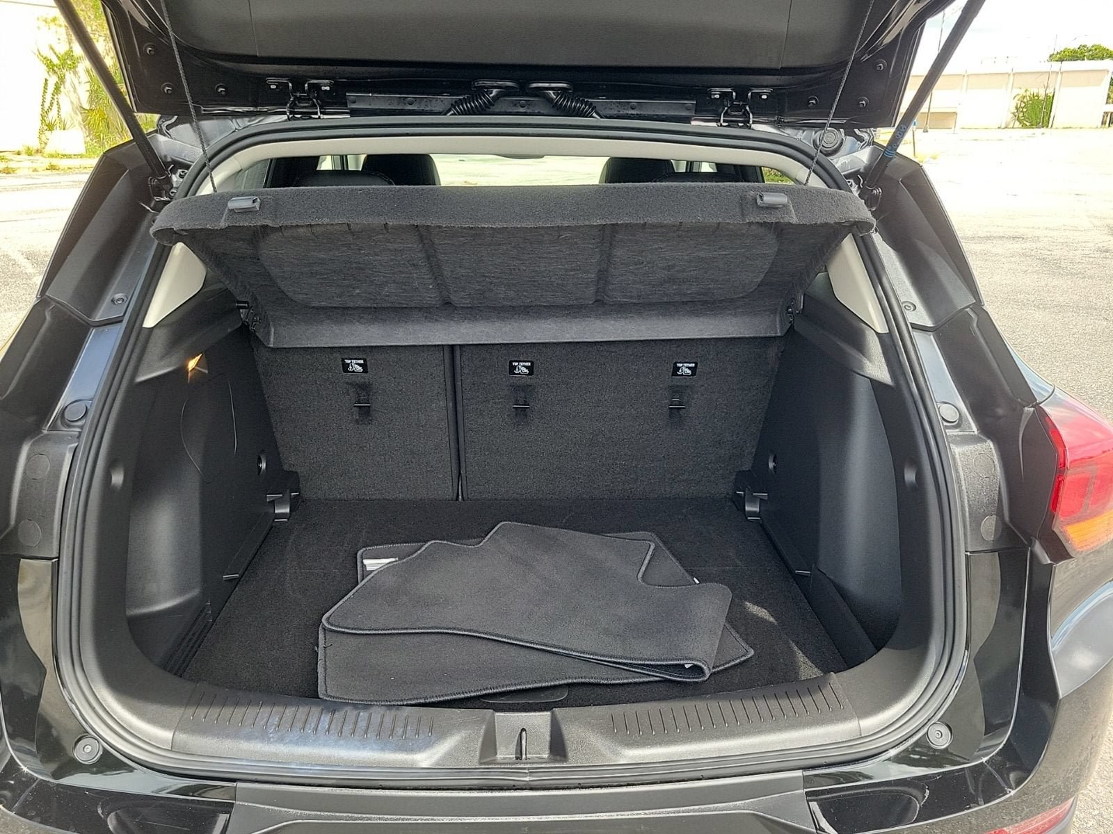 Used 2022 Buick Encore GX Preferred w/ Cold Weather Comfort Package FWD image 8