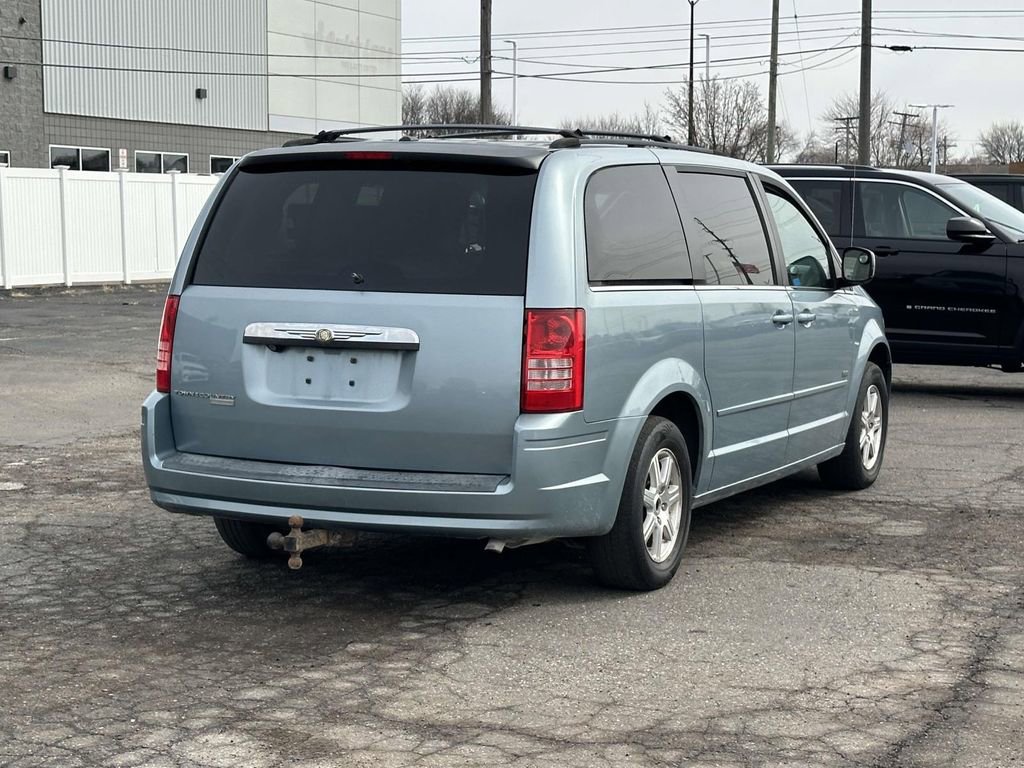 Used 2008 Chrysler Town & Country Touring image 4