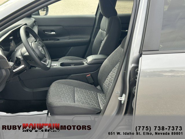 Used 2025 Nissan Kicks SV image 11