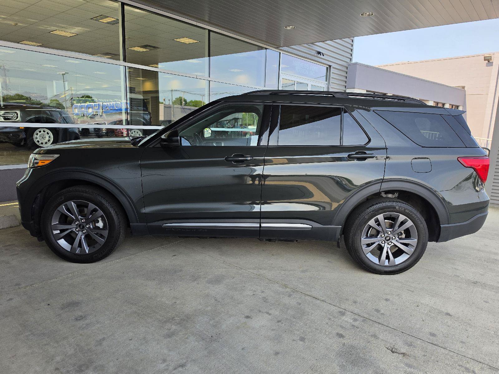 Used 2024 Ford Explorer XLT w/ Equipment Group 202A AWD/4WD image 2