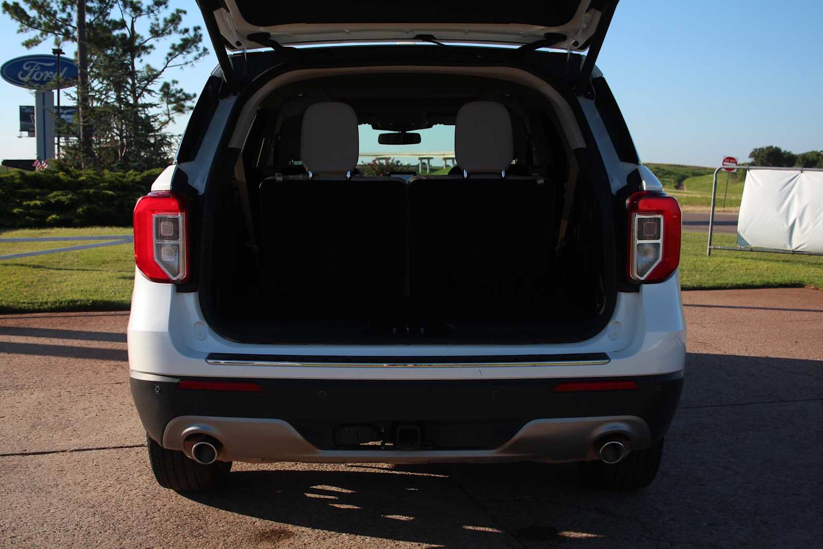 Used 2023 Ford Explorer Limited w/ Limited Technology Package AWD/4WD image 9