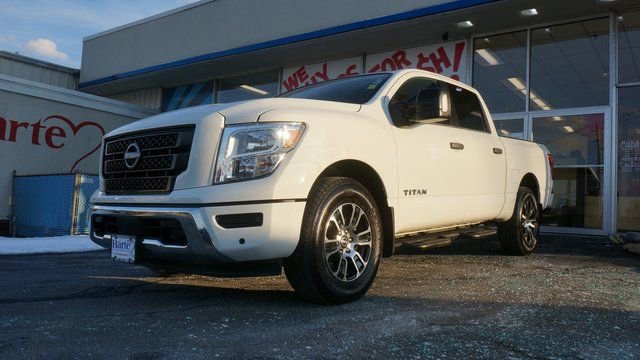 Used 2024 Nissan Titan SV w/ SV Convenience Package image 4