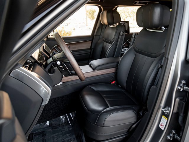 Used 2025 Land Rover Range Rover Long Wheelbase Autobiography image 13