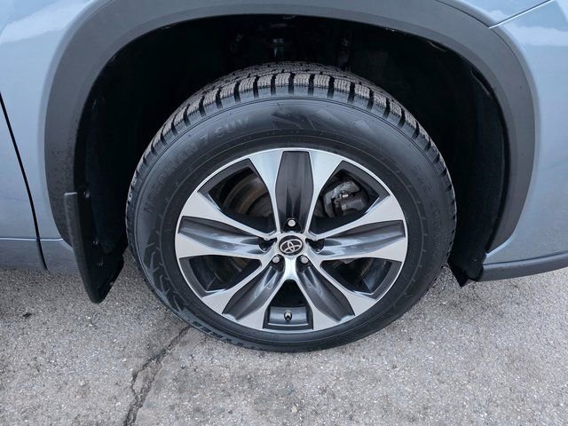 Used 2023 Toyota Highlander XLE image 13