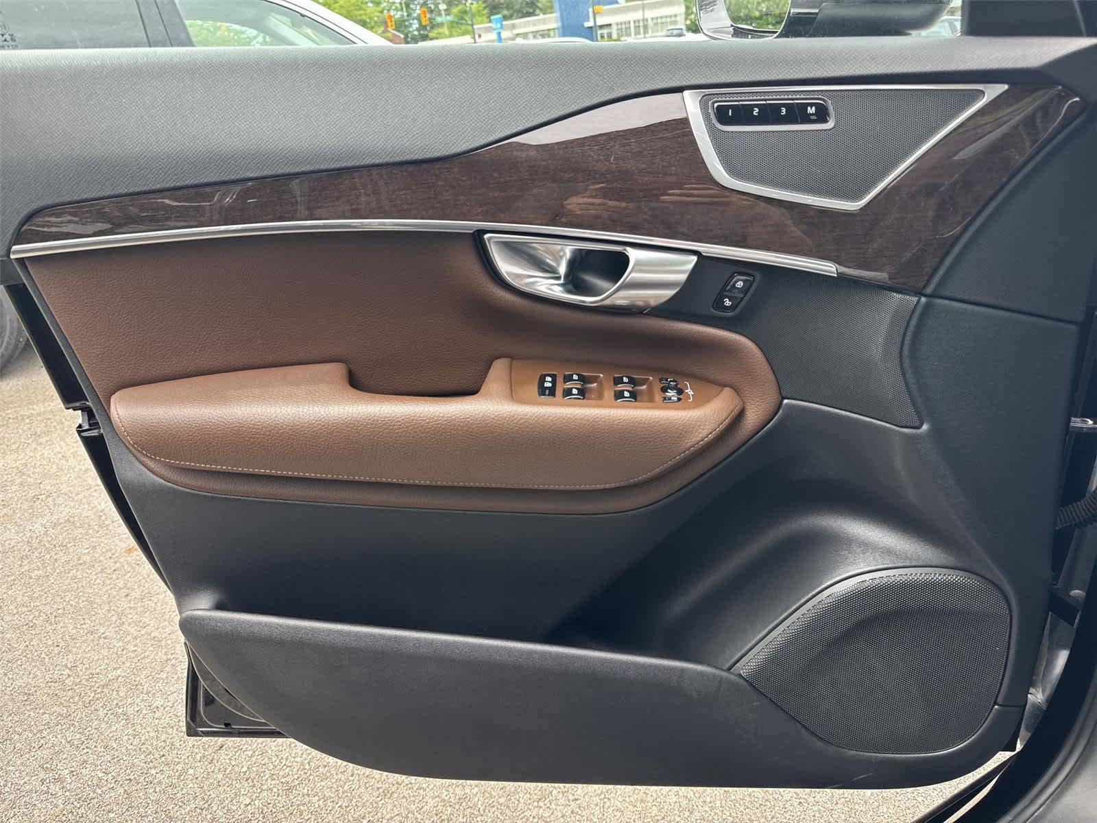 Used 2019 Volvo XC90 T6 Momentum w/ Protection Package Premier AWD/4WD image 28