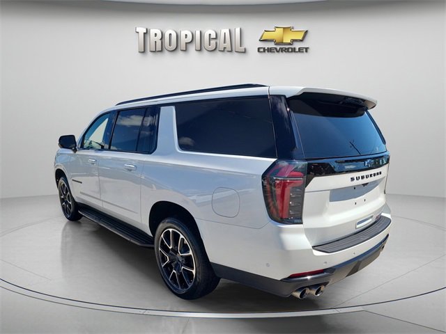 Used 2025 Chevrolet Suburban RST image 3