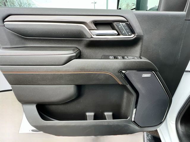 Used 2024 GMC Sierra 2500 AT4 image 31