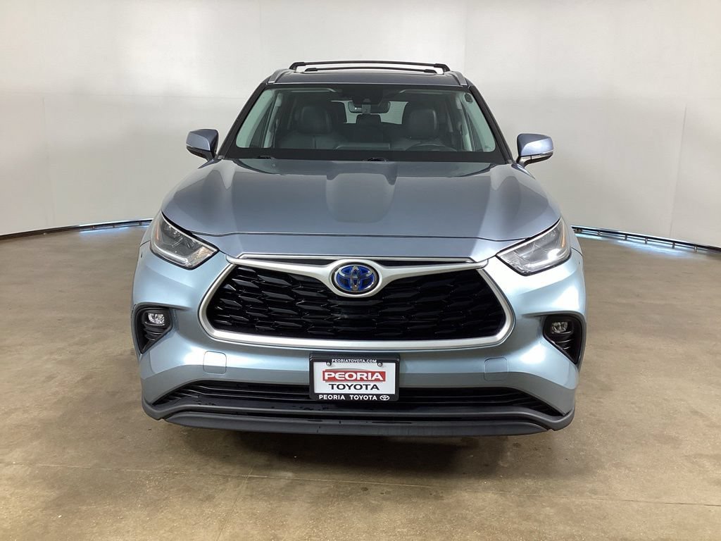 Used 2021 Toyota Highlander XLE AWD/4WD image 2