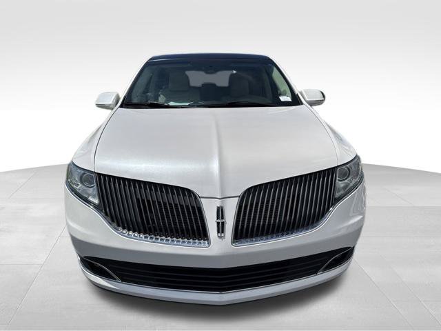 Used 2016 Lincoln MKT AWD image 2