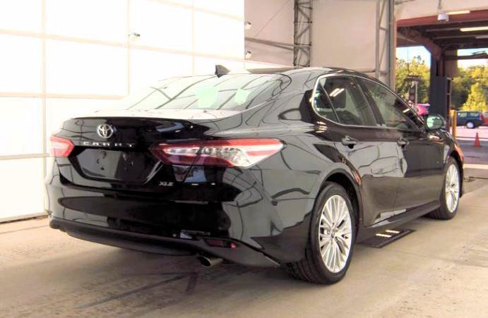 Used 2019 Toyota Camry XLE w/ Carpet Mat Package FWD image 3