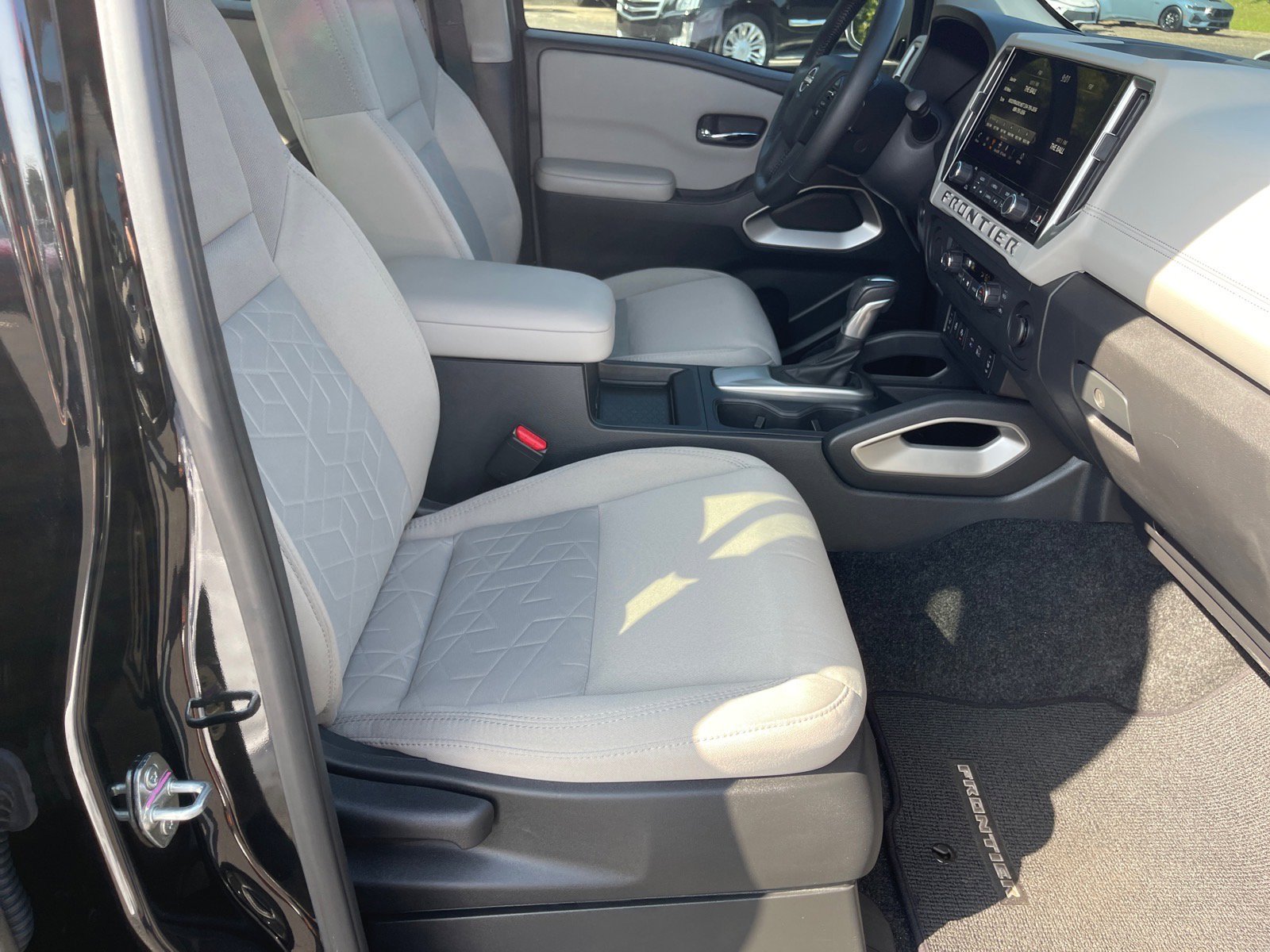 Used 2025 Nissan Frontier SV w/ SV Convenience Package RWD image 19