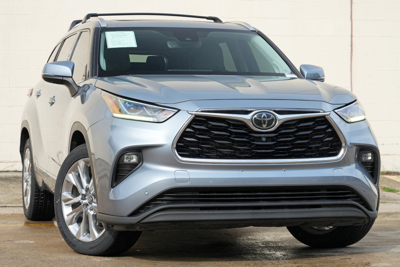 Used 2020 Toyota Highlander Limited FWD image 2