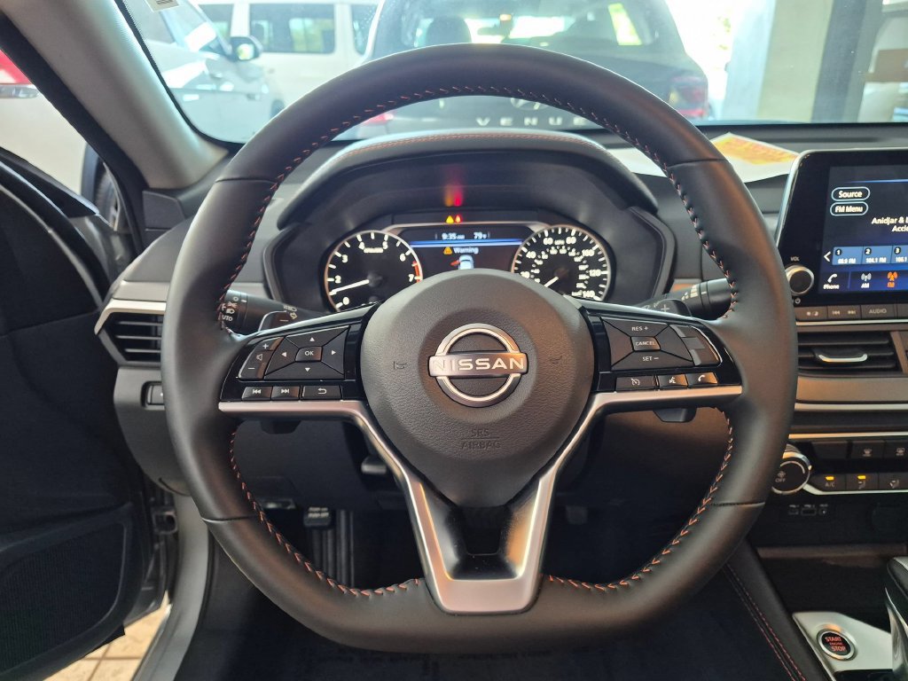 Used 2025 Nissan Altima 2.5 SR FWD image 14