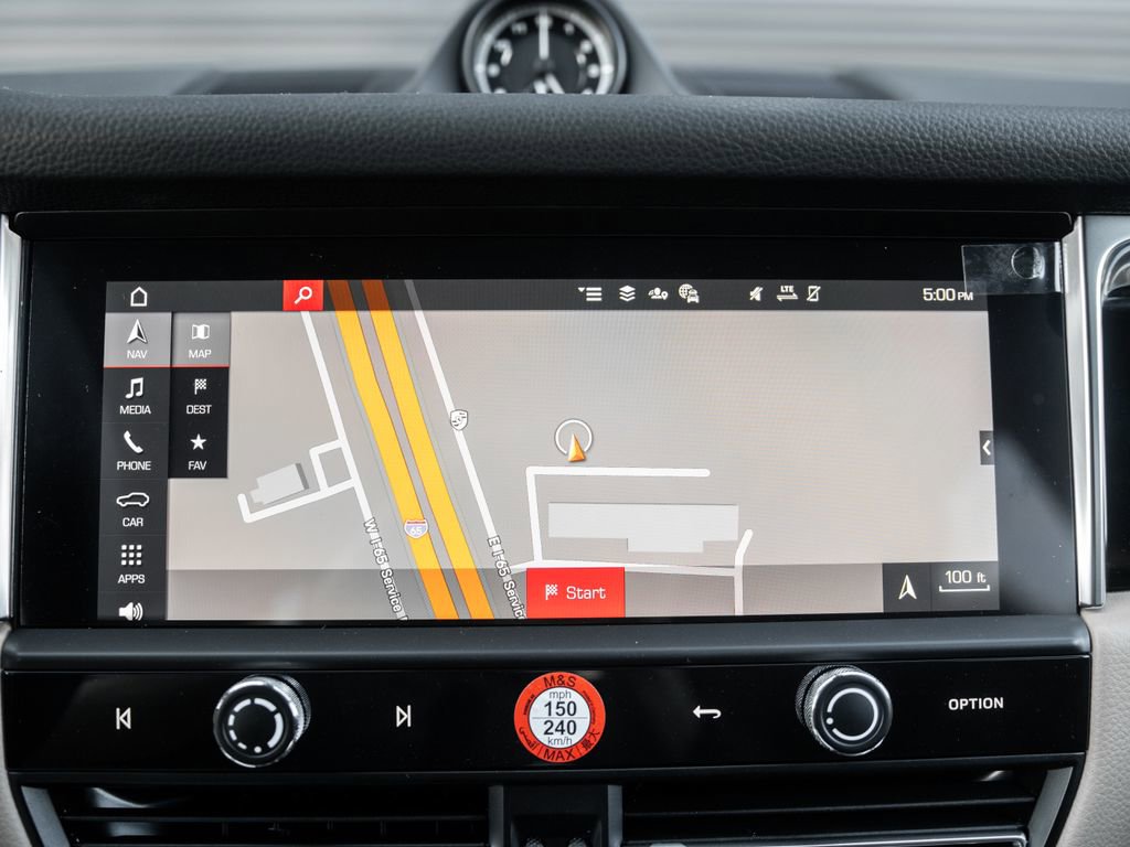 Certified 2025 Porsche Macan image 38