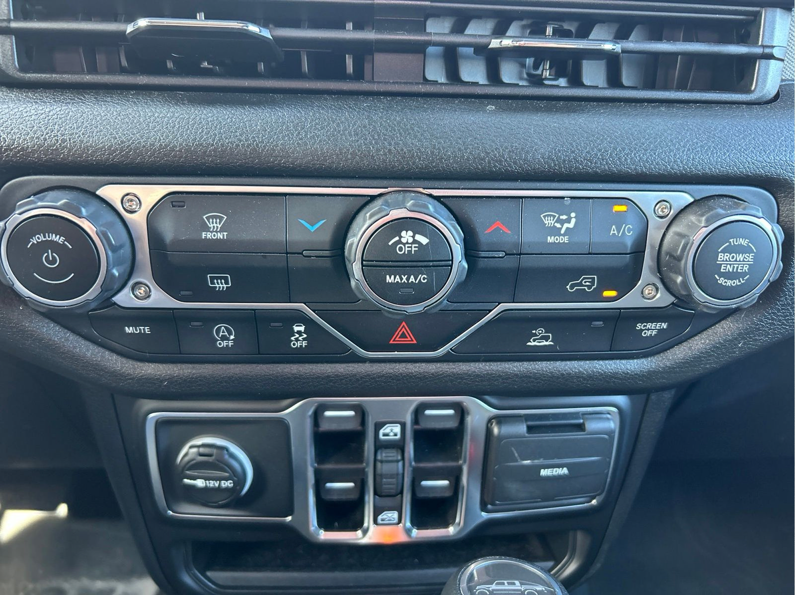 Certified 2025 Jeep Gladiator Sport AWD/4WD image 30